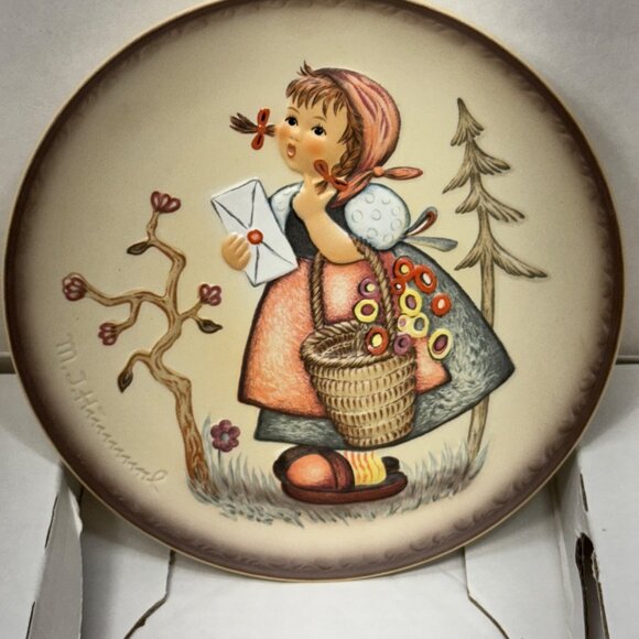 M J Hummel “Friends‎ Forever" Collector Relief Plates 1991 "Meditation" Org. Box - Picture 7 of 15